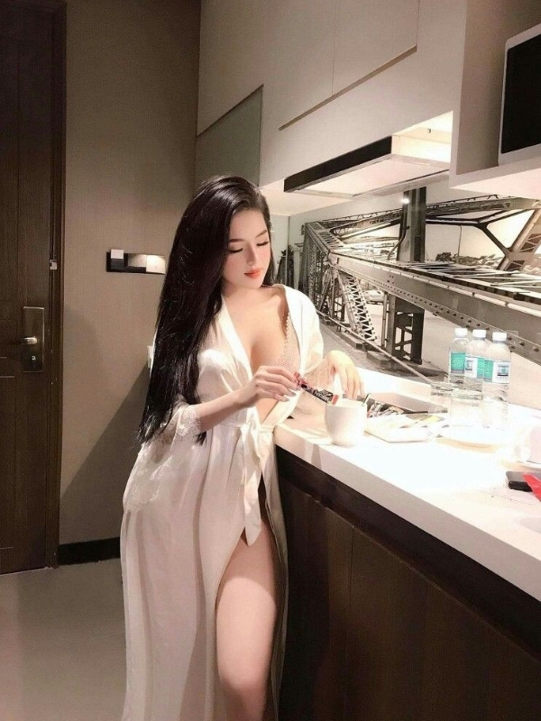 ảnh nóng đồ ngủ mỏng tang khoe ngực