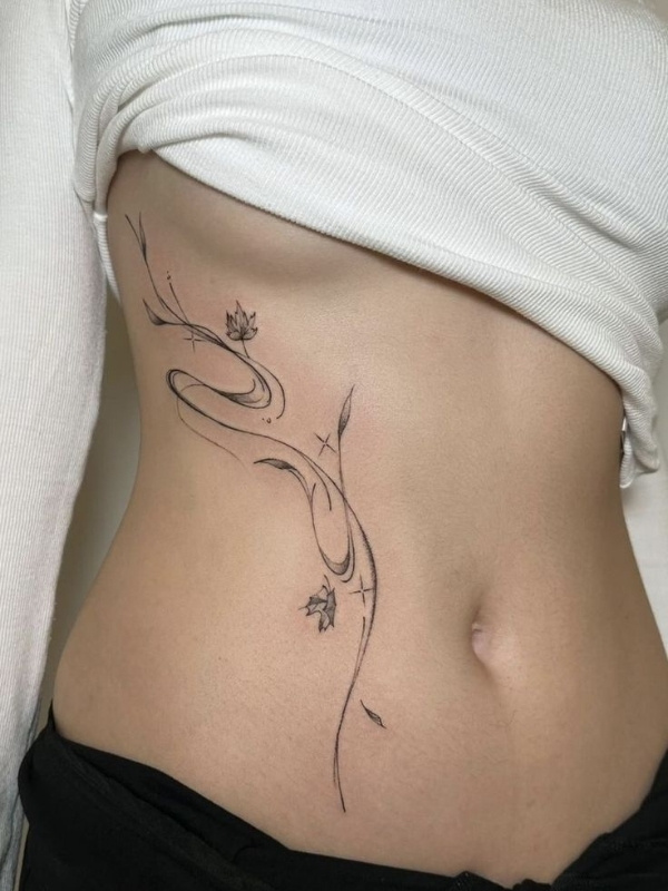 gái xăm bụng nude