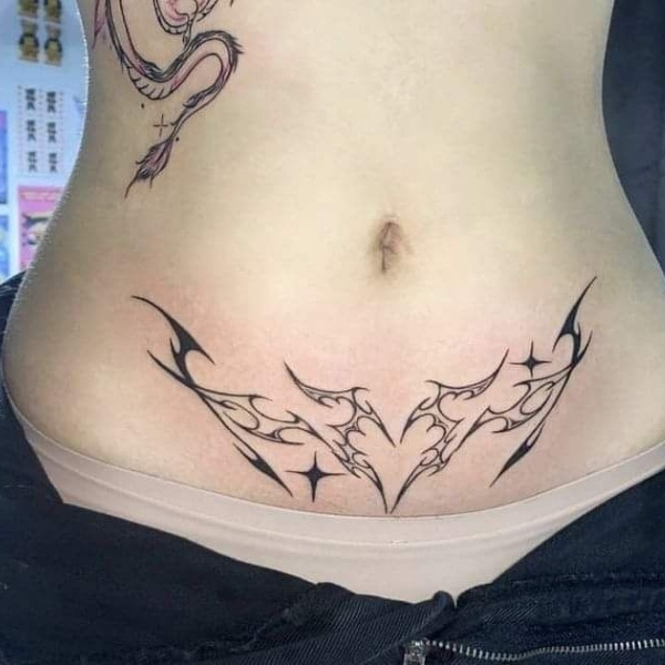 hot girl xăm tattoo bụng dưới