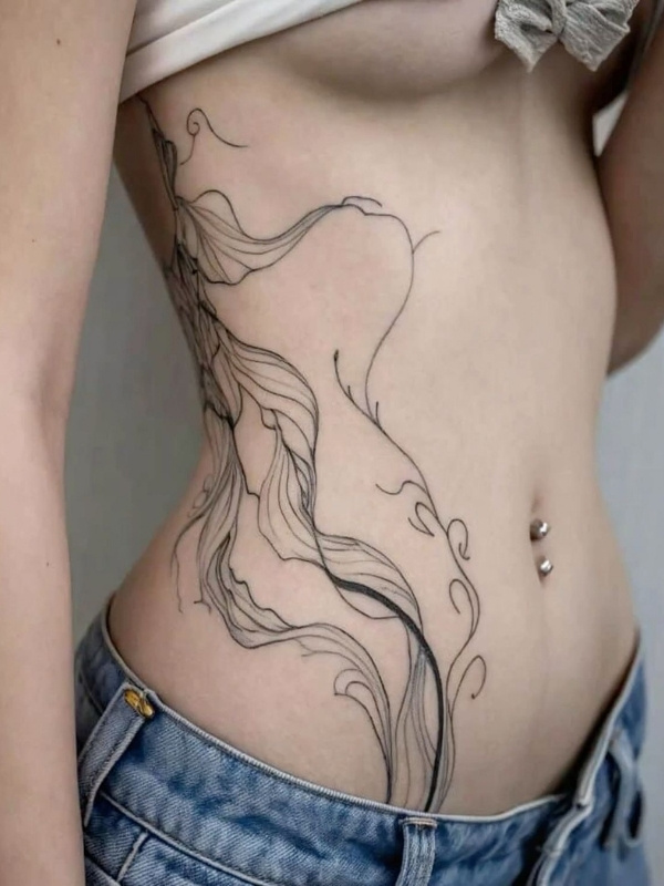 xăm bụng gái quyến rũ