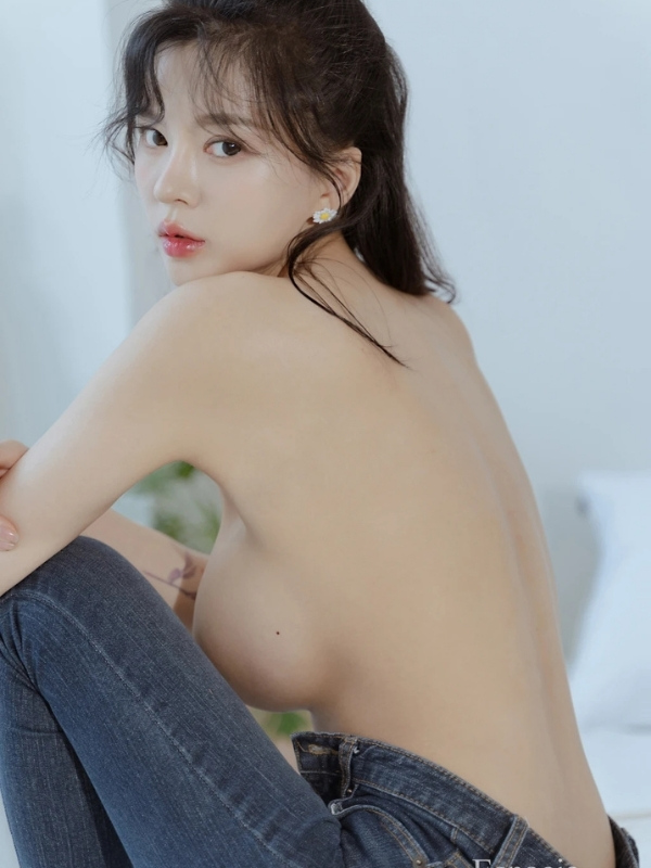 gái xinh không mặc đồ lót full không che