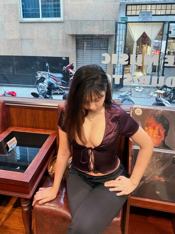 ảnh khoe vú gái Việt