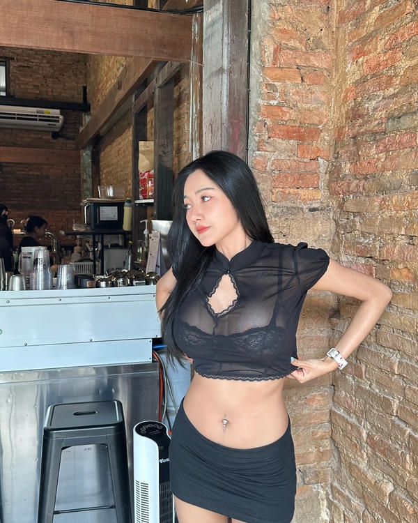 gái xinh mặc đồ hở thiếu vải